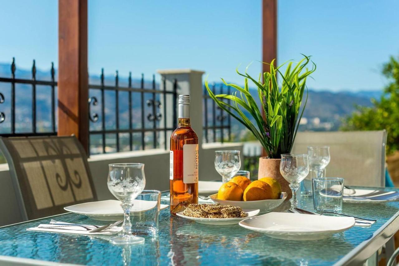 Superior - Overlooking Chania-with Pool Feriehus