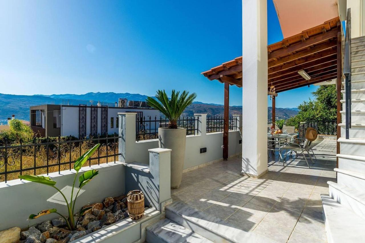 Superior - Overlooking Chania-with Pool Feriehus